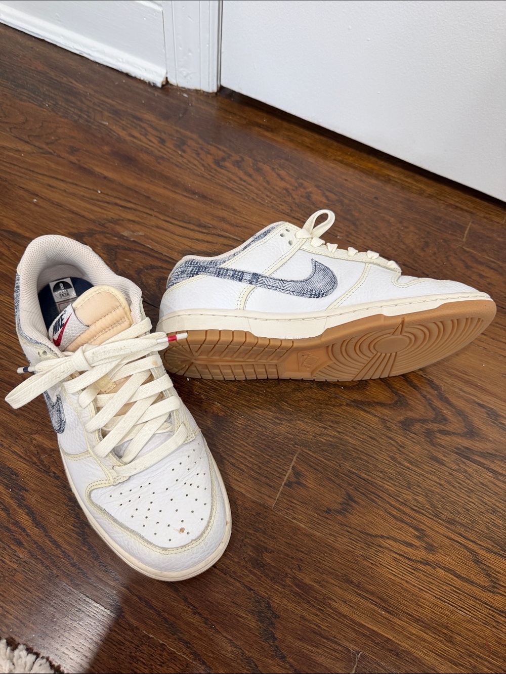 Nike Men’s Off-White/Blue Denim Swoosh Low-Top Sneakers